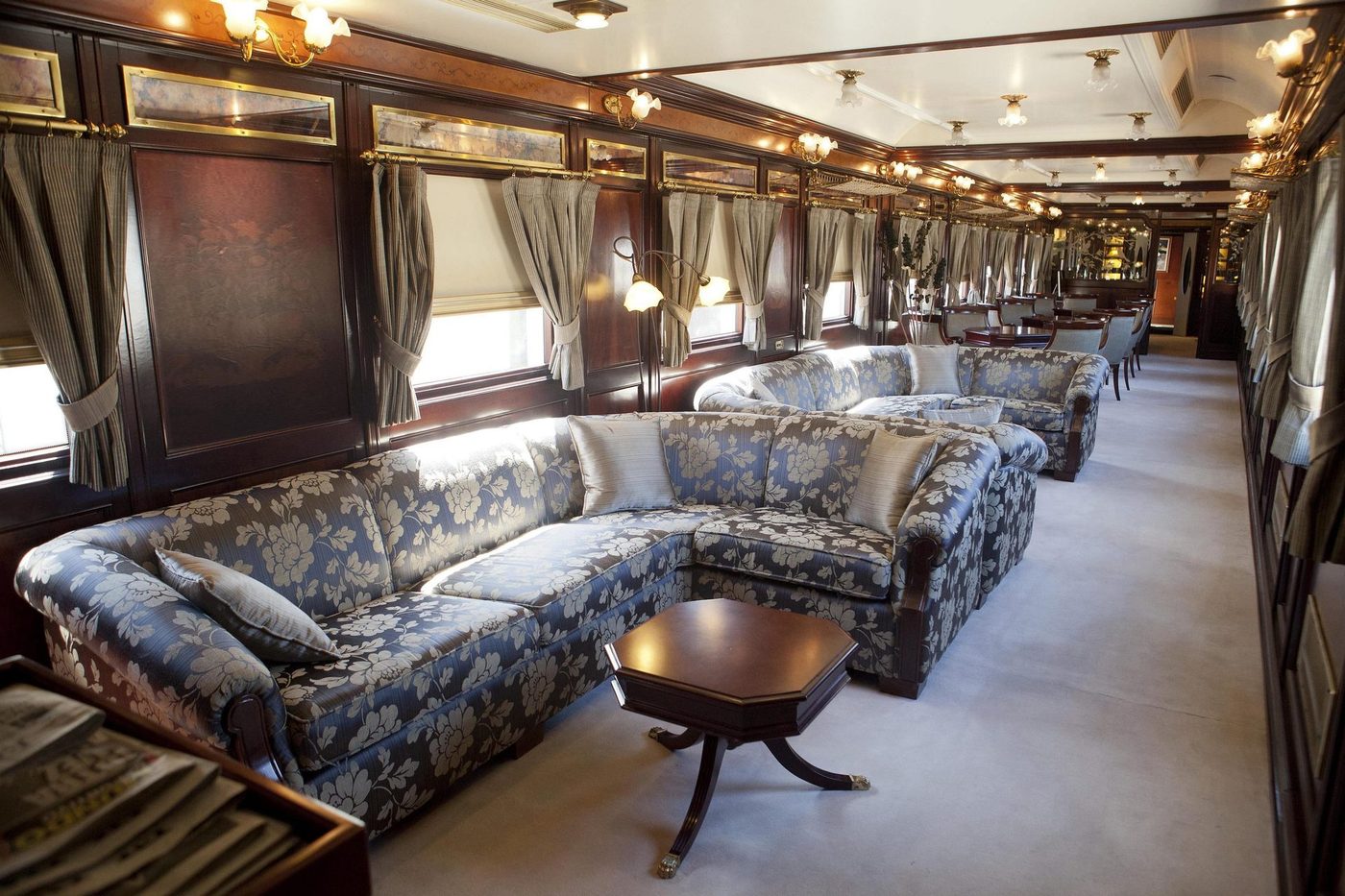 Salon & Bar Cars